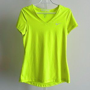 Nike Pro V-neck Short Sleeve Shirt in Size L